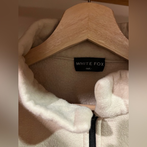 M/L white fox jumper. Beige colour. High neck line. - Picture 2 of 2